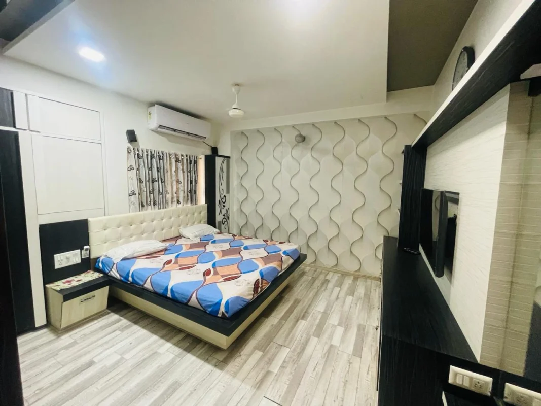 Single Room PG in Ahmedabad at Best Price | Peace and Plenty